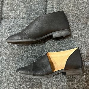 Women’s tuxedo ballet flat size 6, black